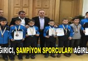 Antalya’da yapılan Türkiye Wushu Kung fu Şampiyonası’nda Bağcılar ilçesini temsil ederek