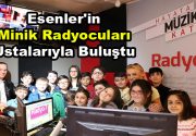 Geleceğin radyocuları Esenler’de yetişmeye ve gelişmeye devam ediyor. Esenler’de “Radyoda Çocuk