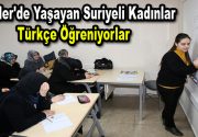 Esenler’de yaşayan Suriyeli kadınlar, Esenler Belediyesi’nin verdiği kursta Türkçe öğreniyorlar.