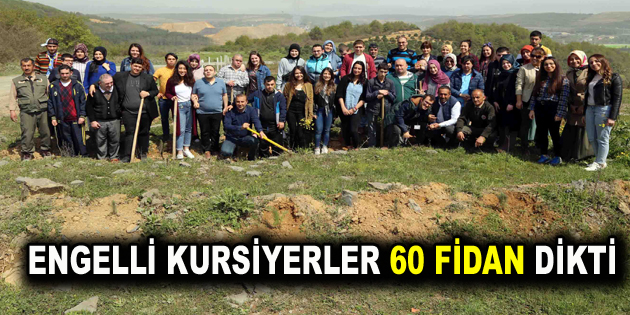 Engelliler üniversite öğrencileriyle birlikte 60 fidan dikti Engelliler üniversite öğrencileriyle birlikte 60 fidan dikti Engelli farkındalığına katkıda