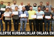KURBANLIKLAR ONLARA EMANET Esenler’de bu yıl da usta eller kurban
