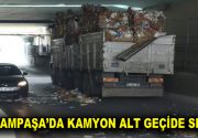 Alt geçide sıkışan kamyon trafiği kilitledi İstanbul Bayrampaşa’da yüksekliği hesaplayamayan