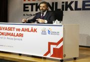 Esenler’de “Siyaset ve Ahlâk Okumaları” “Siyaset ve Ahlâk Okumaları”nda konuşan