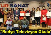RADYO TV OKULU’NDAN MEZUNLAR Esenler’de düzenlenen “Radyo Televizyon Okulu”na katılan