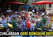 ÇOCUKLARDAN GERİ DÖNÜŞÜM DEFİLESİ Dede-Torun Yaşam Merkezi’nin minik öğrencileri, ‘Geri