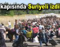 Sınır kapısında Suriyeli izdihamı