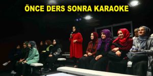 Üniversite sınavı stresini karaokeyle atıyorlar