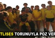 İbrahim Tatlıses torunuyla poz verdi Ünlü sanatçı İbrahim Tatlıses, torunu