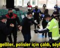 Engelliler, polisler için çaldı, söyledi