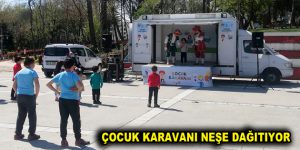 ÇOCUK KARAVANI NEŞE DAĞITIYOR