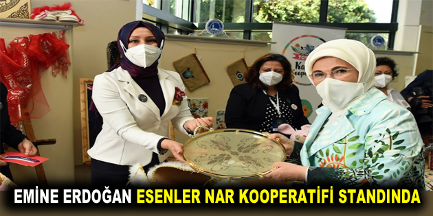 EMİNE ERDOĞAN NAR KOOPERATİFİ STANDINDA