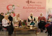 KADINLAR HEM EĞLENDİ HEM YARIŞTI Esenlerli kadınlar, 8 Mart Dünya