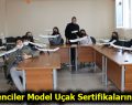 Öğrenciler Model Uçak Sertifikalarını aldı