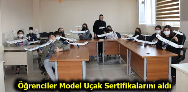 Öğrenciler Model Uçak Sertifikalarını aldı