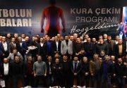 Futbolun babaları, sahaya çıkıyor Bağcılar Belediyesi’nin düzenlediği “Futbolun Babaları” projesi