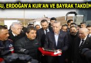 GÖKSU, ERDOĞAN’A KUR’AN VE BAYRAK TAKDİM ETTİ Esenler Belediye Başkanı