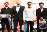ESENLERLİ GENÇLER ÖDÜLLENDİRİLDİ Esenler Belediyesi tarafından Peygamber sevgisini genç kuşaklara