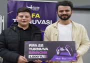 ESENLER’DE FIFA 22 VE VALORANT HEYECANI YAŞANDI Esenler’de liseler arası