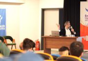 ESENLER’DE GENÇLERE FİNANSAL OKURYAZARLIK EĞİTİMİ VERİLİYOR Esenler Belediyesi gençlerin ekonomi