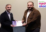 ESENLERLİ GENÇ İLETİŞİMCİLER SERTİFİKALARINI ALDI Esenler Belediyesi tarafından bu yıl