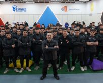 ESENLERLİ GENÇLER AHMET SULA İLE BAŞ BAŞA