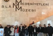 ESENLERLİ GENÇLER ÇAMLICA CAMİİ’NDE… Esenler Belediyesi’nin ‘Gençlerle Camideyiz’ projesiyle gençler,