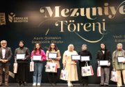 GENÇ EDEBİYATÇILAR MEZUN OLDU Esenler Belediyesi tarafından düzenlenen Asım Gültekin