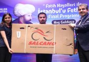 ESENLER’DE GELECEĞİN FATİHLERİ ÖDÜLLENDİRİLDİ Esenler Belediyesi tarafından İstanbul’un Fethi’nin 571.