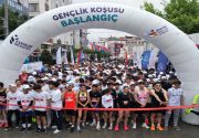 ESENLER’DE GENÇLİK KOŞUSU NEFES KESTİ 19 Mayıs Atatürk’ü Anma, Gençlik