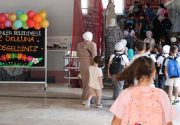 ESENLER BELEDİYESİ’NİN DÜZENLEDİĞİ YAZ OKULU BAŞLADI Esenler Belediyesi tarafından düzenlenen