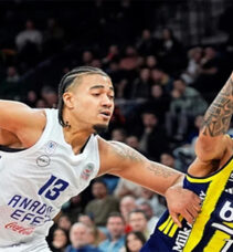 İstanbul Derbisinde Sarı-Lacivert Şov: Fenerbahçe Beko, Anadolu Efes’i Parkeye Gömerek Seriyi Sürdürdü!