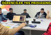 ÜNİVERSİTE AMFİSİNDE YKS PROVASI Esenlerli öğrenciler, üniversite sıralarında sınav heyecanını