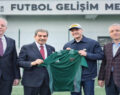MESUT ÖZİL ESENLER FUTBOL GELİŞİM MERKEZİ’Nİ ZİYARET ETTİ