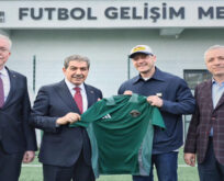 MESUT ÖZİL ESENLER FUTBOL GELİŞİM MERKEZİ’Nİ ZİYARET ETTİ