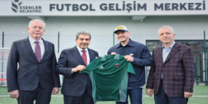 MESUT ÖZİL ESENLER FUTBOL GELİŞİM MERKEZİ’Nİ ZİYARET ETTİ