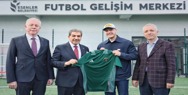 MESUT ÖZİL ESENLER FUTBOL GELİŞİM MERKEZİ’Nİ ZİYARET ETTİ