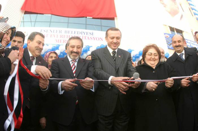 Esenler Şefkat Evi’ni Başbakan Erdoğan açtı