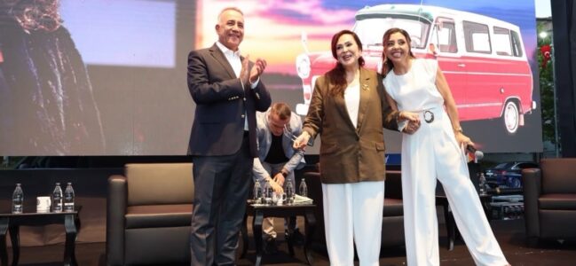 Sultangazi’de Yeşilçam Rüzgarı: “Sultan” Türkan Şoray İlçe Sakinleriyle Buluştu